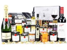 Image of the 7 Star Executive Hamper and all the products it contains