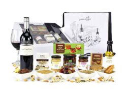 Displaying all the products contained in the Red Wine Hampers