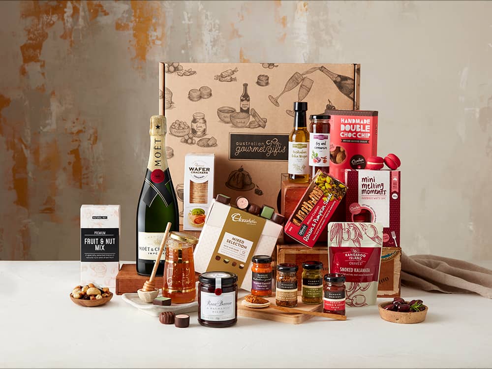 Displaying all the products contained in the Moet Extravagance Hamper